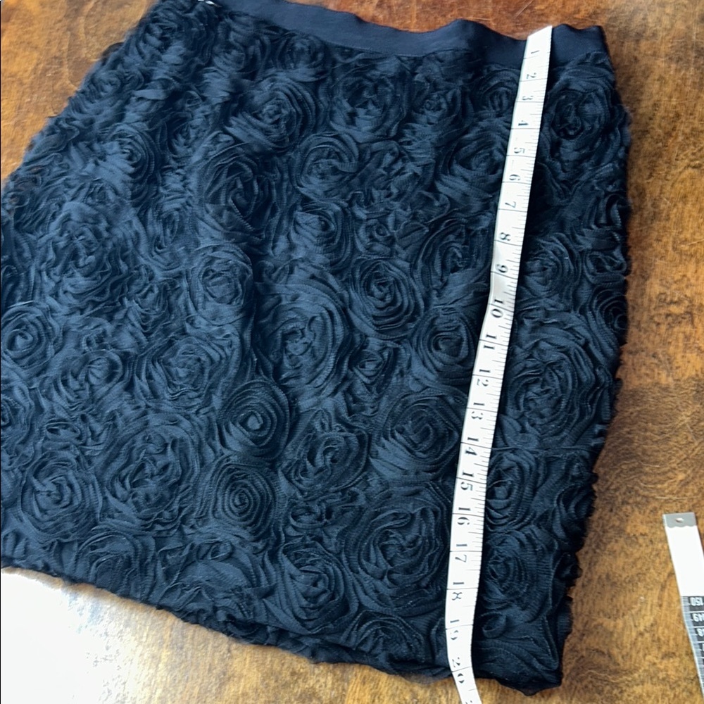 Elegant Black Floral Skirt‎ - Picture 7 of 15